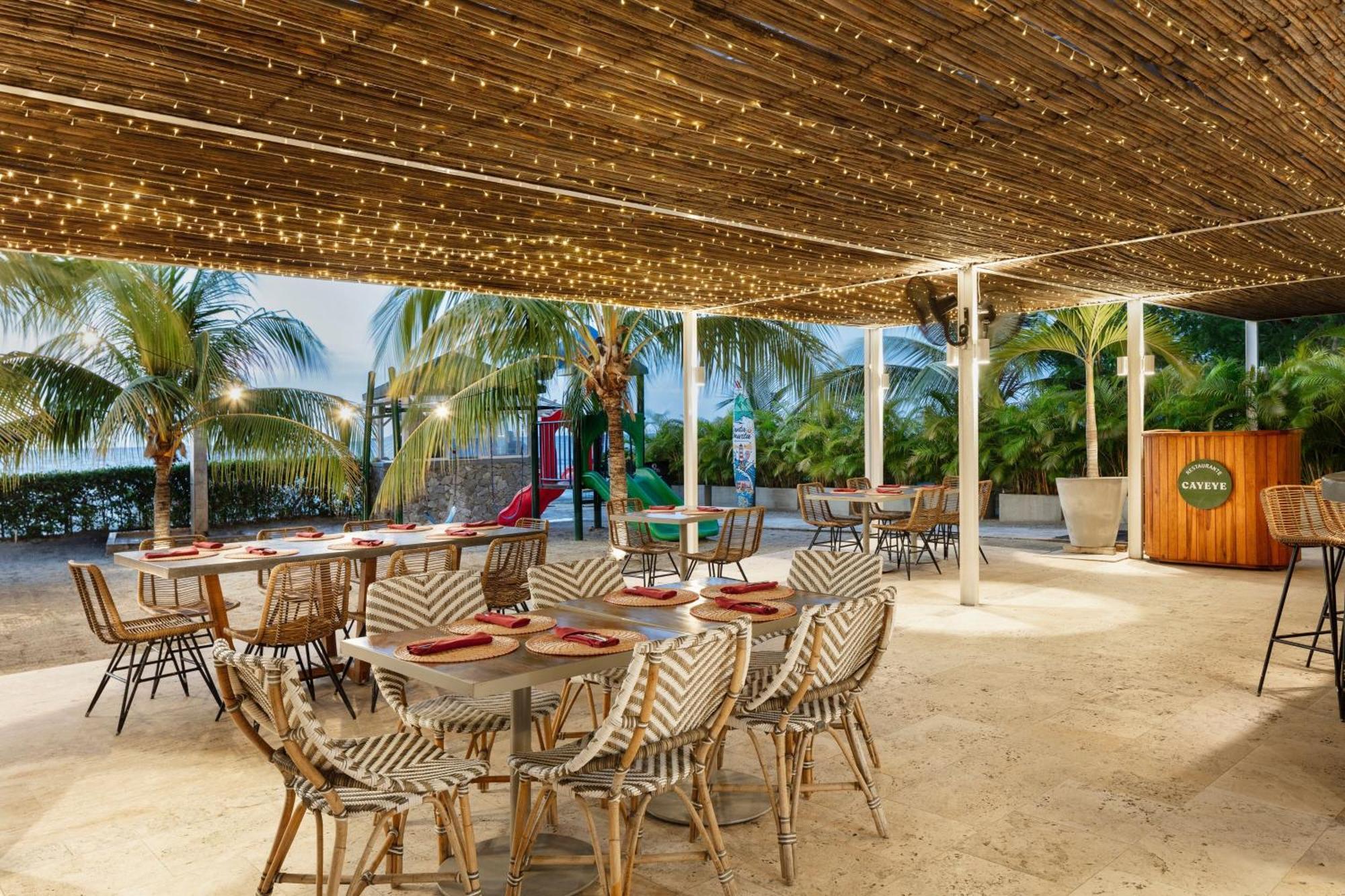 Santa Marta Marriott Resort Playa Dormida Kültér fotó The Beach Club